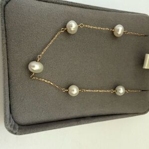Elegant Gold and Pearl Necklace